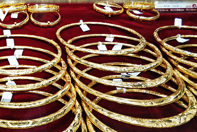 Giá vàng trong nước và thế giới quay đầu giảm nhẹ