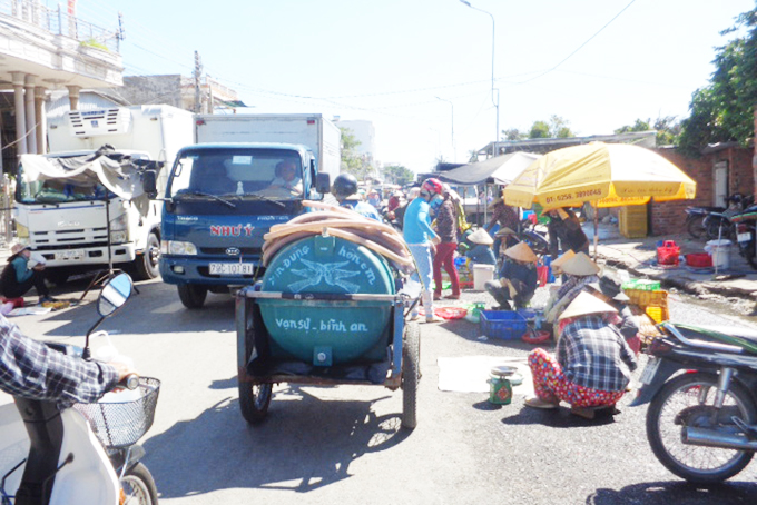 Đường hay chợ?