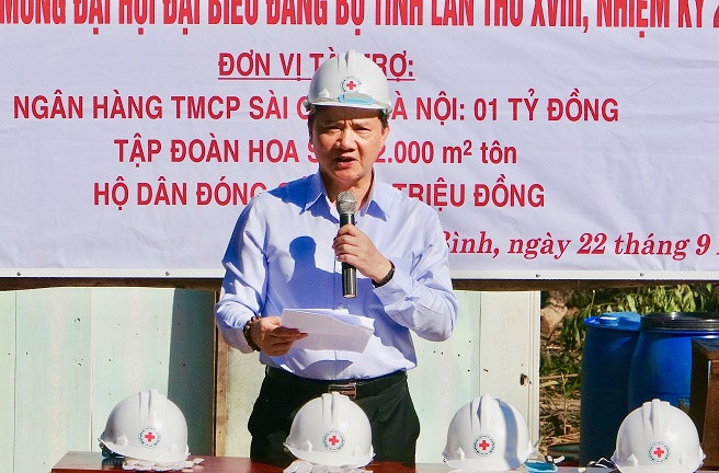 Ông Nguyễn Khắc Định phát biểu tại lễ khởi công. 