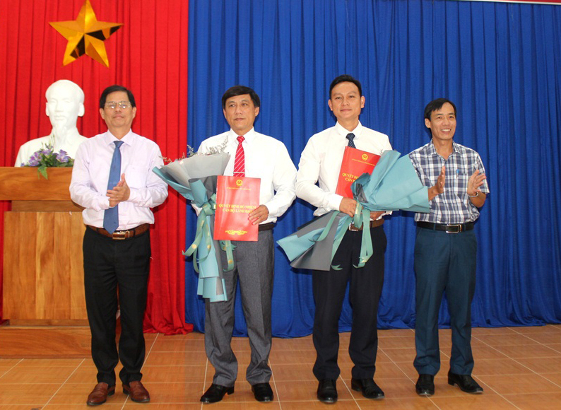 Ông Đàm Ngọc Quang giữ chức Chủ tịch UBND huyện Vạn Ninh