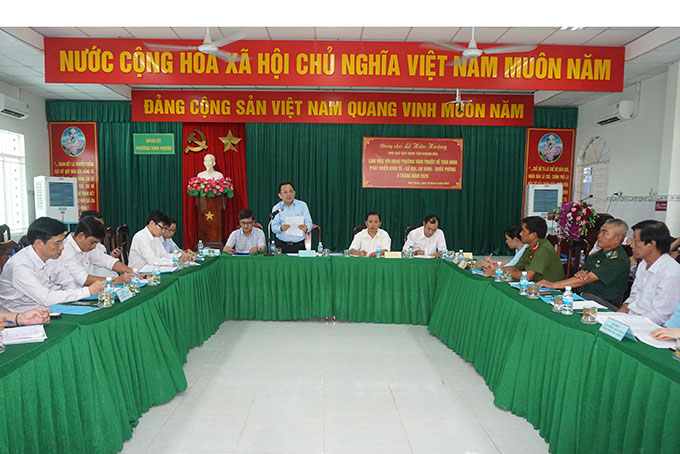 Phó Chủ tịch UBND tỉnh Khánh Hòa Lê Hữu Hoàng làm việc với phường Vĩnh Phước