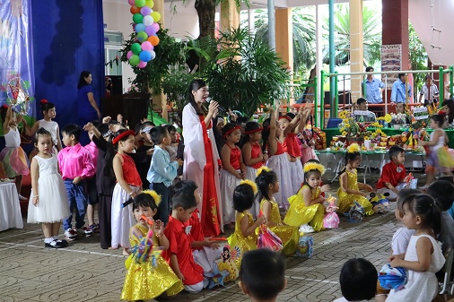 Tổ chức cho học sinh vui Tết Trung thu