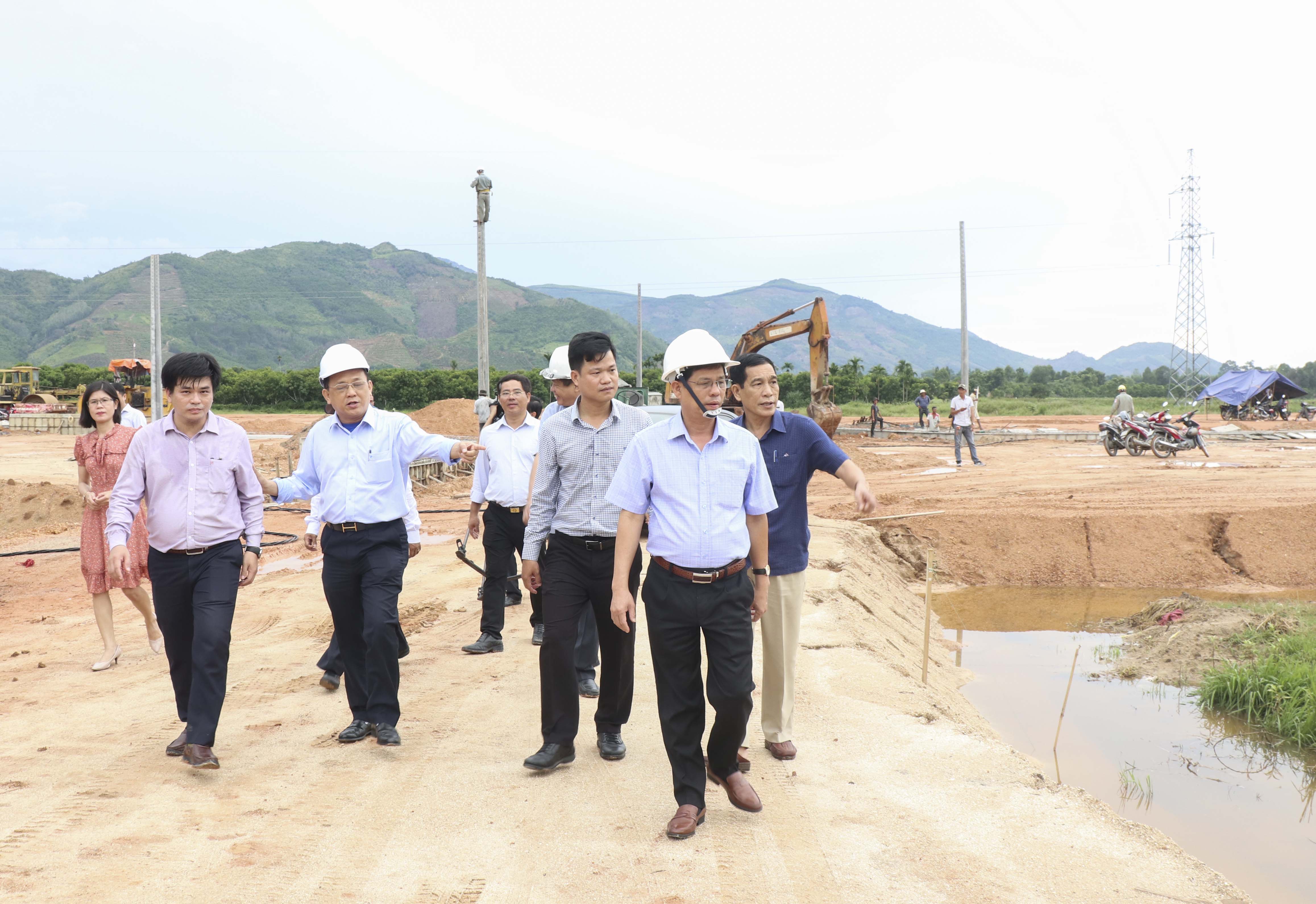 Chủ tịch UBND tỉnh Khánh Hòa kiểm tra các khu tái định cư cao tốc Bắc - Nam