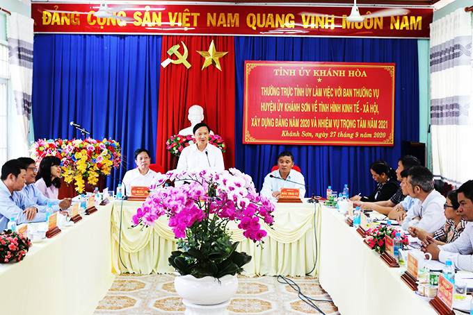 Ông Nguyễn Khắc Định phát biểu kết luận buổi  làm việc.
