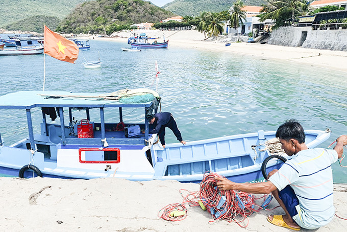 A fisherman in Ninh Van preparing for sea-going trip
