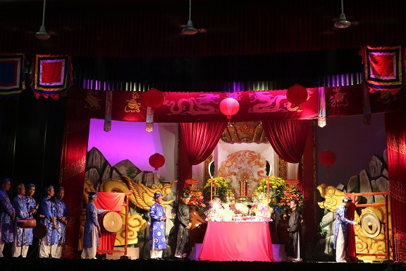 Ngày 12-8 âm lịch hàng năm là ngày giỗ Tổ kịch hát truyền thống. 