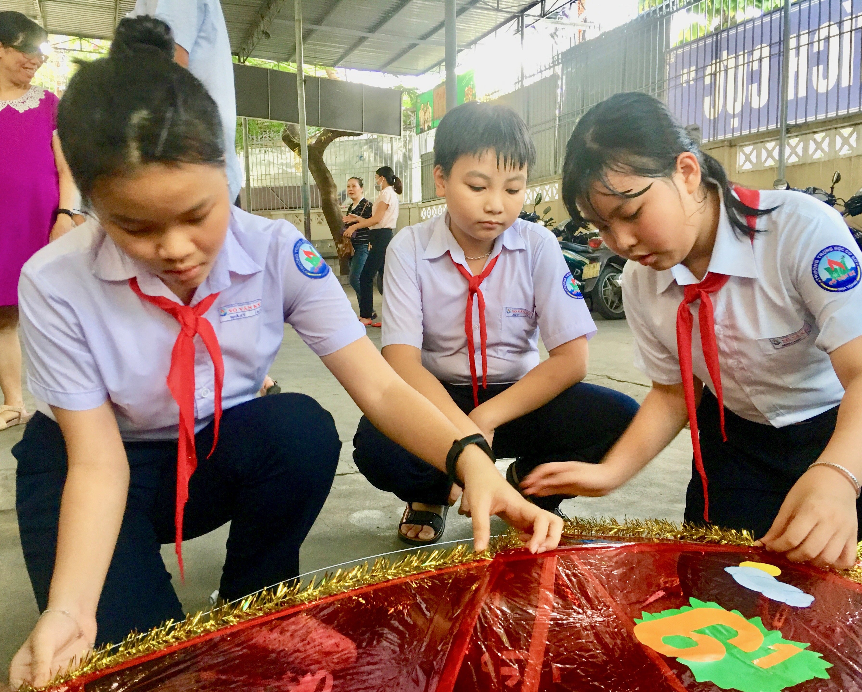 Trường THCS Võ Văn Ký tổ chức Tết Trung thu với chủ đề "Vầng trăng yêu thương"