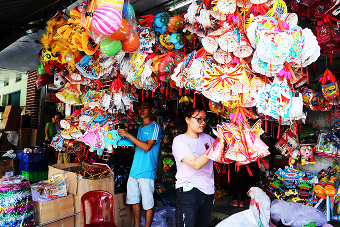 Domestic lanterns are favourite of consumers on Mid-Autumn Festival 2020.