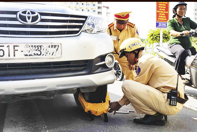 Đề xuất trang bị thêm 50 cùm khóa bánh xe ô tô