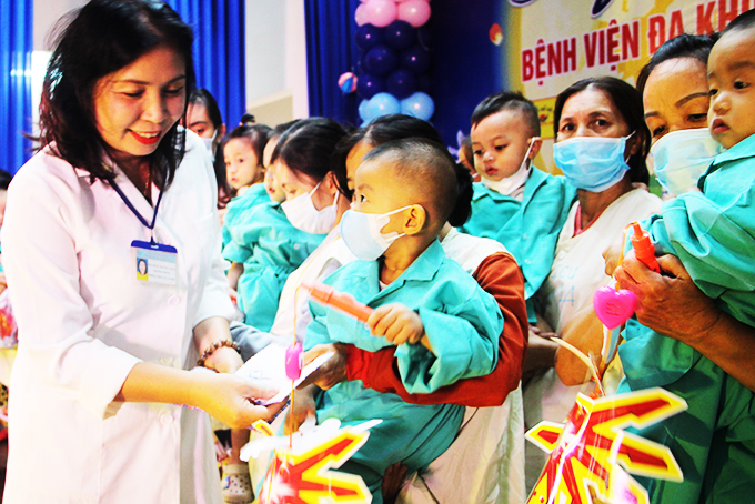 Tổ chức Tết Trung thu cho 150 bệnh nhi