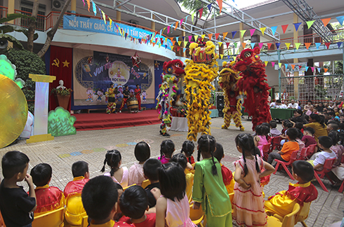 Trường mầm non Lý Tự Trọng tổ chức "Vui Tết Trung thu"