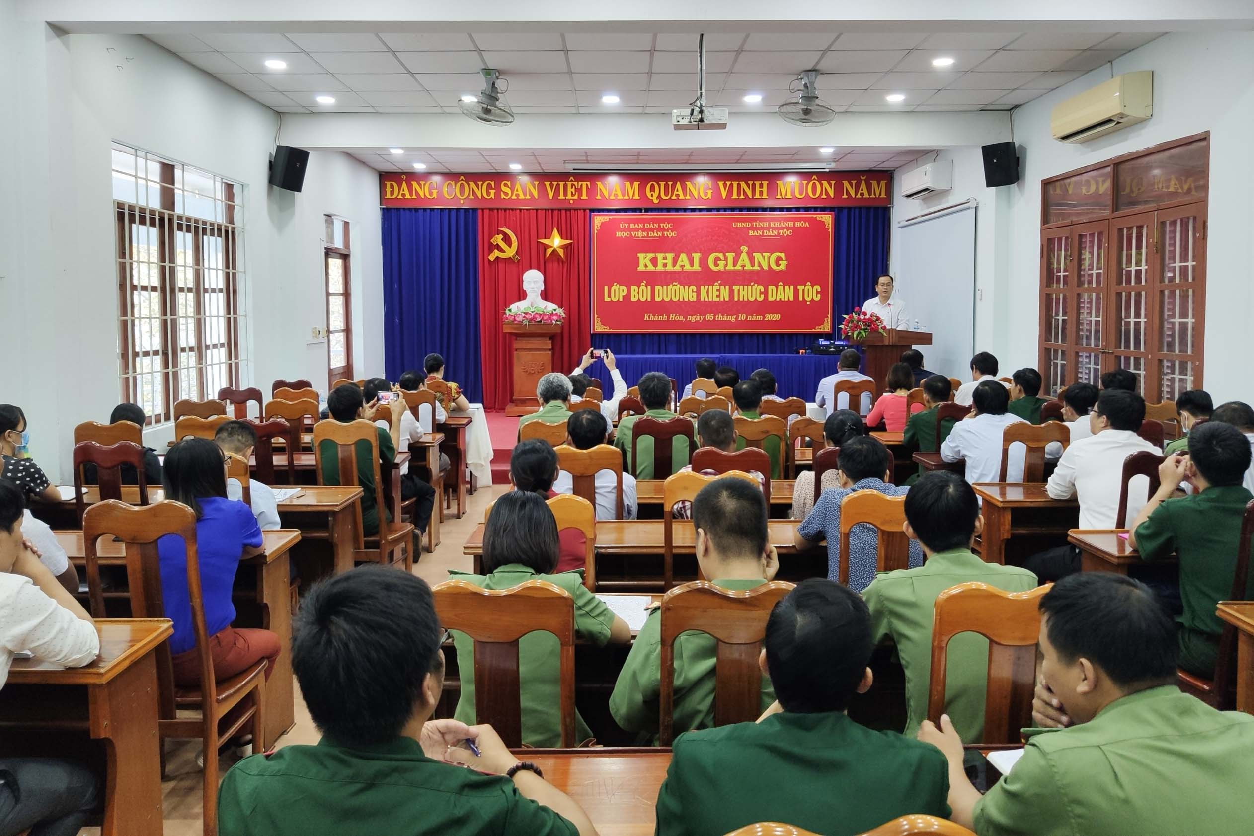 130 học viên tham gia lớp bồi dưỡng kiến thức dân tộc