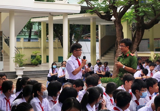 Trường THCS Thái Nguyên tuyên truyền về phòng cháy chữa cháy cho hơn 1.800 học sinh