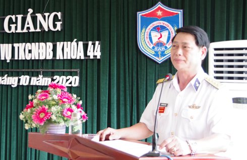 Lãnh đạo Học viện Hải quân phát biểu chỉ đạo tại lễ khai giảng.