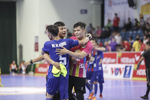 Niềm vui của các cầu thủ Kardiachain Sài Gòn trong trận thắng trước Sahako.