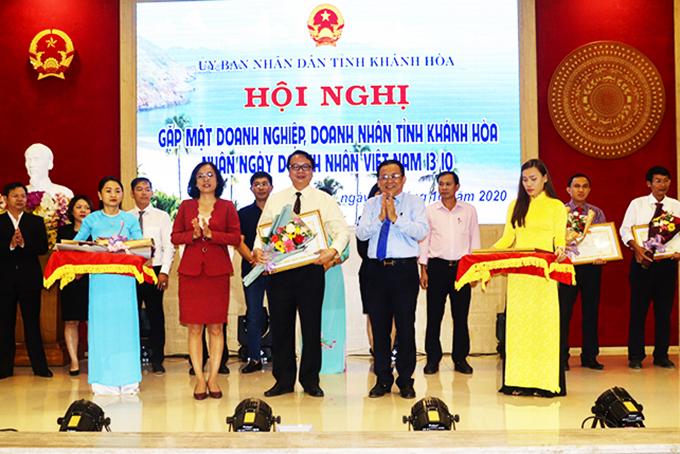 Gặp mặt doanh nhân, doanh nghiệp nhân ngày Doanh nhân Việt Nam