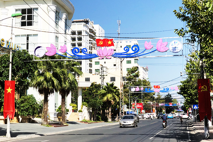 <p style= &quot;text-align: justify; &quot;>Một tuyến phố ở Nha Trang.</p>