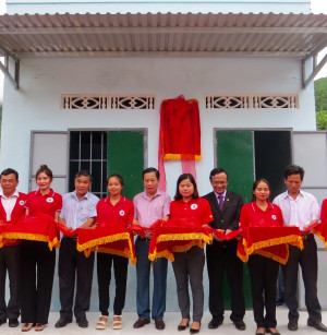 Bàn giao 2 căn nhà nhân đạo cho người nghèo huyện Khánh Sơn