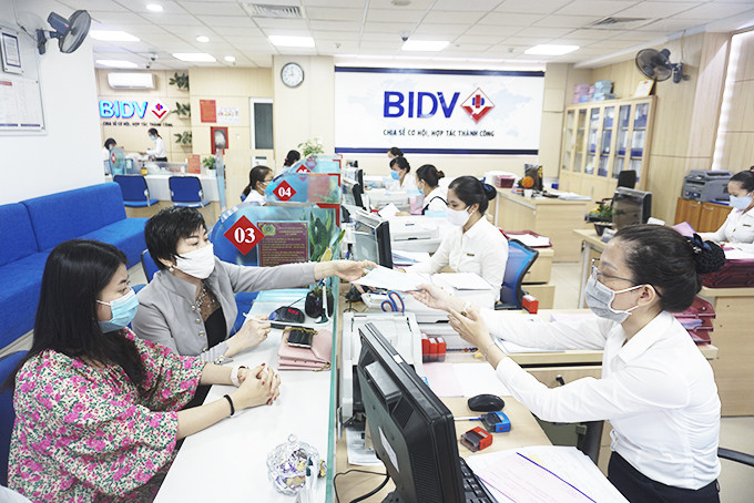 Khách hàng giao dịch tại BIDV Chi nhánh Nha Trang.