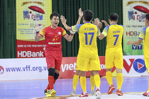 Niềm vui các cầu thủ Sanvinest Sanatech Khánh Hòa.