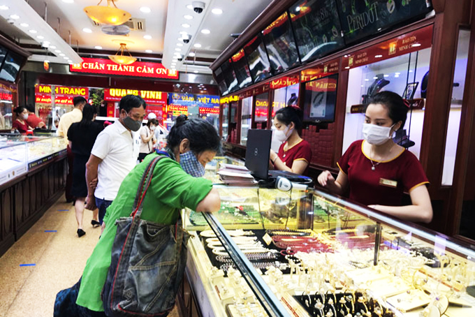 Đầu tuần, giá vàng giảm