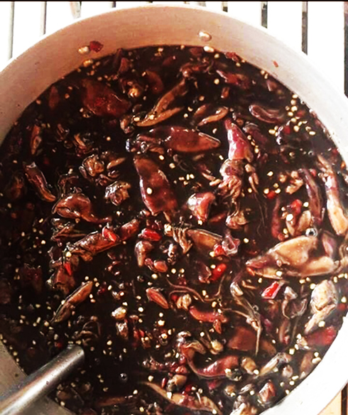 Mặn mòi mắm mực mùa mưa