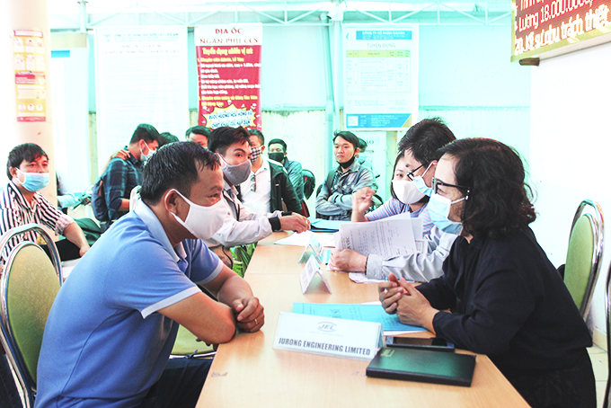 Thị trường tuyển dụng lao động đang ấm lên