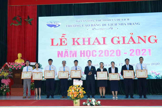 Trường Cao đẳng du lịch Nha Trang tổ chức lễ khai giảng năm học mới