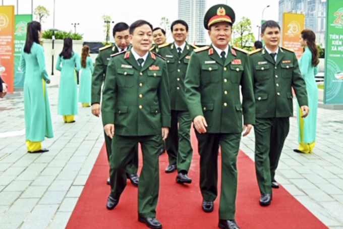 Trung tướng Hoàng Xuân Chiến và Thiếu tướng Lê Đăng Dũng, Quyền Chủ tịch kiêm Tổng Giám đốc Tập đoàn Công nghiệp Viễn thông Quân đội tham dự lễ kỷ niệm.