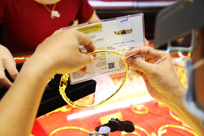 Giá vàng hôm nay biến động theo hình chữ V