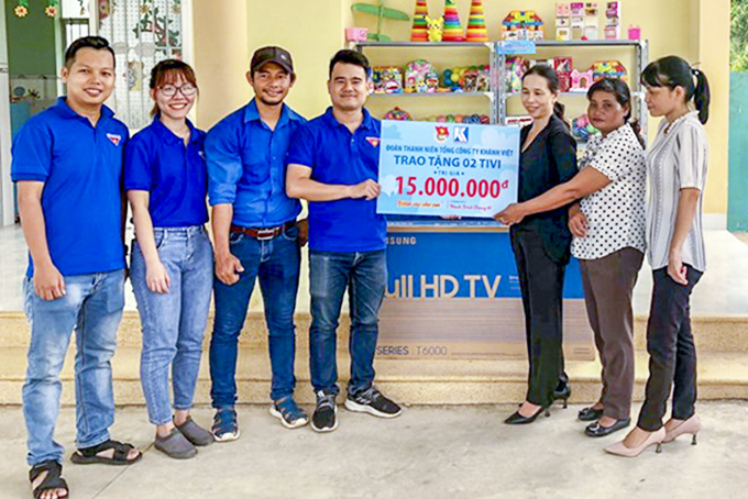 Đoàn Thanh niên Tổng Công ty Khánh Việt: Tổ chức chương trình Hành trình tháng 10 tại xã Suối Cát