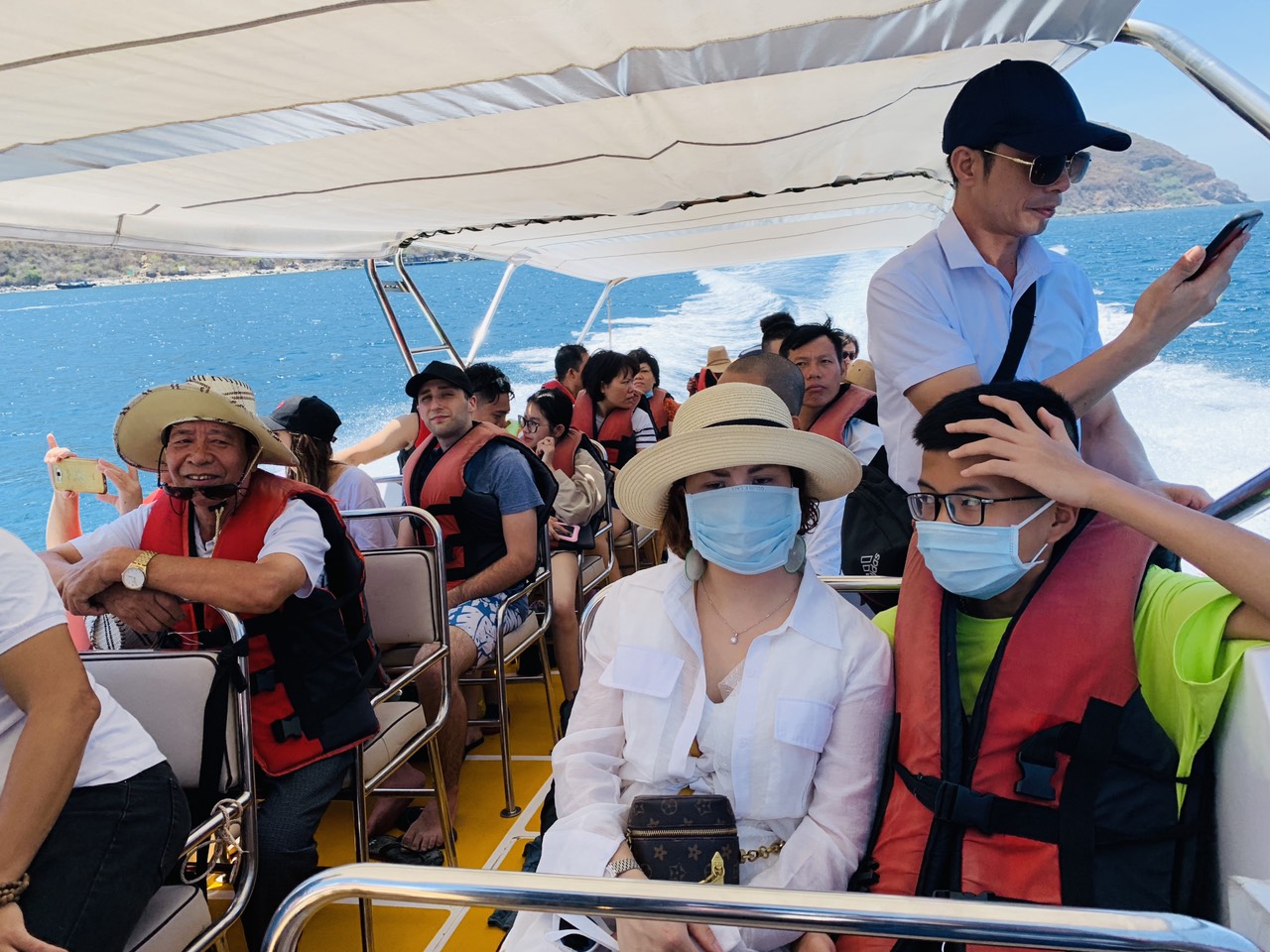 Tuyệt đối không được tổ chức các tour du lịch trong khi bão đổ bộ