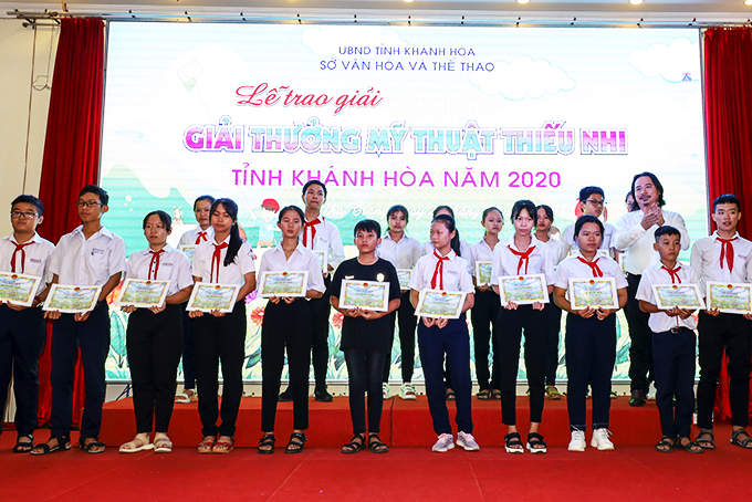 Thế giới sắc màu của trẻ