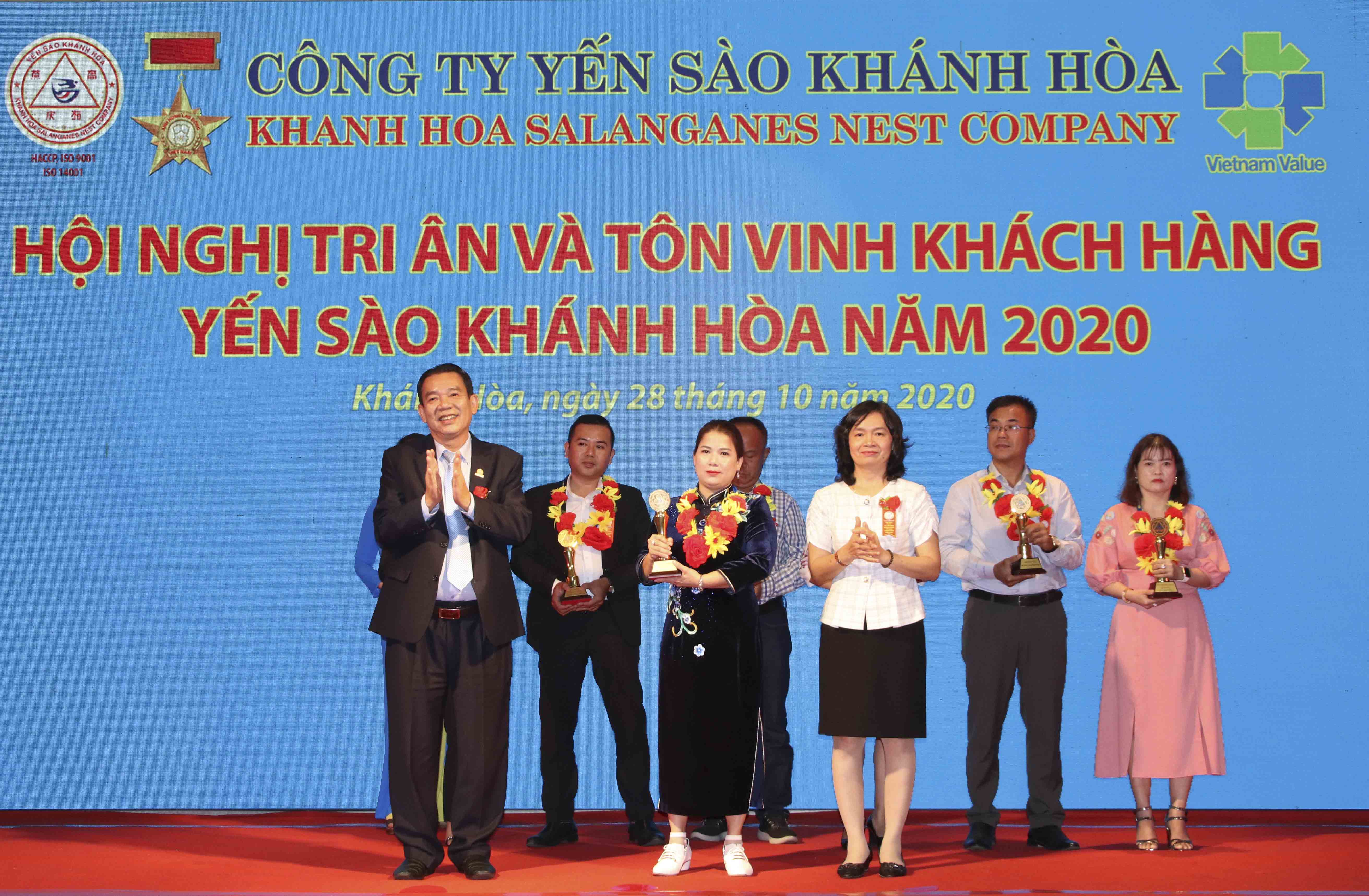 Công ty Yến Sào Khánh Hòa tôn vinh 43 đại lý, nhà phân phối tiêu biểu
