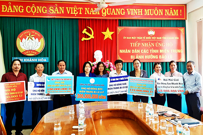 Tiếp nhận hơn 1,3 tỷ đồng ủng hộ đồng bào miền Trung