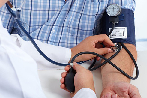 Nhiều bằng chứng cho thấy rằng lượng natri cao có liên quan đến nguy cơ mắc bệnh cao huyết áp. ẢNH MINH HỌA: SHUTTERSTOCK