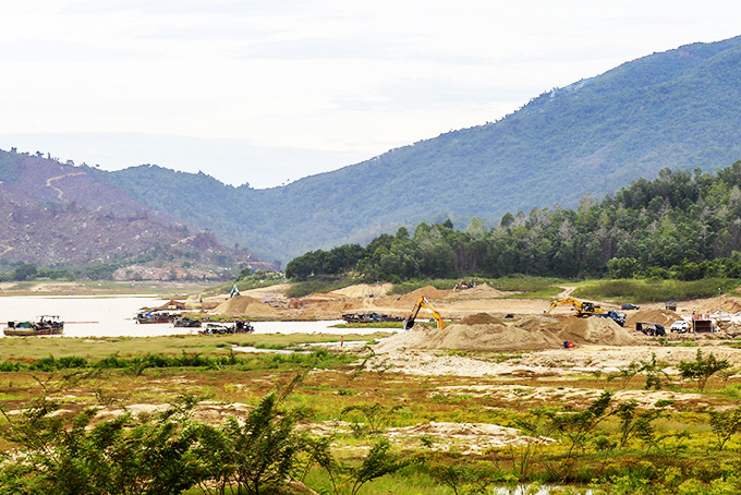 Hồ chứa nước Cam Ranh (huyện Cam Lâm).