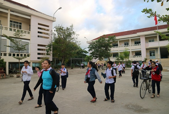 Trường THCS Lương Định Của (TP. Nha Trang). 