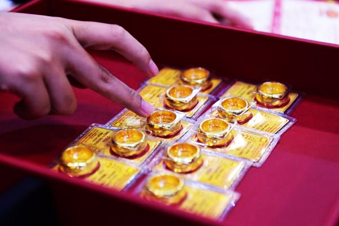 Giá vàng trong nước tiến sát 57 triệu đồng/lượng