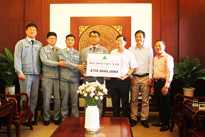 Công ty TNHH Đóng tàu Hyundai Việt Nam: Hỗ trợ 450 triệu đồng cho các tỉnh miền Trung bị lũ lụt