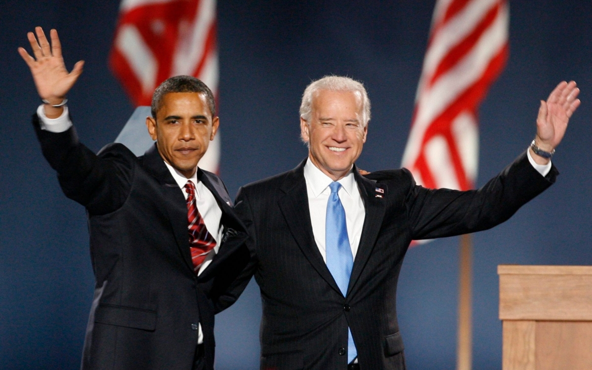Cựu Tổng thống Obama và ông Joe Biden. Ảnh: Reuters. 
