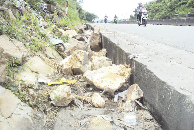 Con mương bị phủ lấp