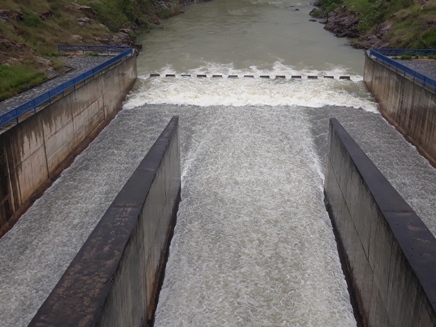 Hồ Suối Dầu xả lũ