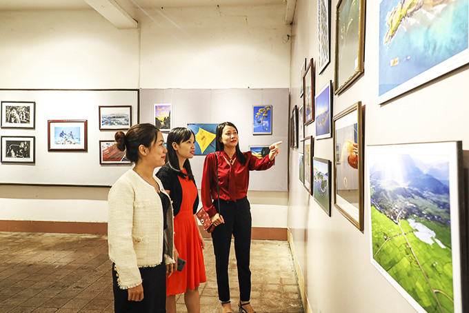 Một góc triển lãm ảnh Nét đẹp Khánh Hòa 2020. 