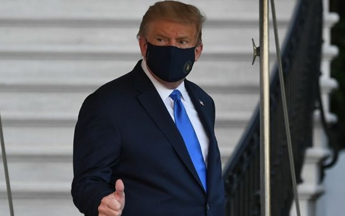 Tổng thống Mỹ Trump đeo khẩu trang ngừa Covid-19. Ảnh: Sky News.