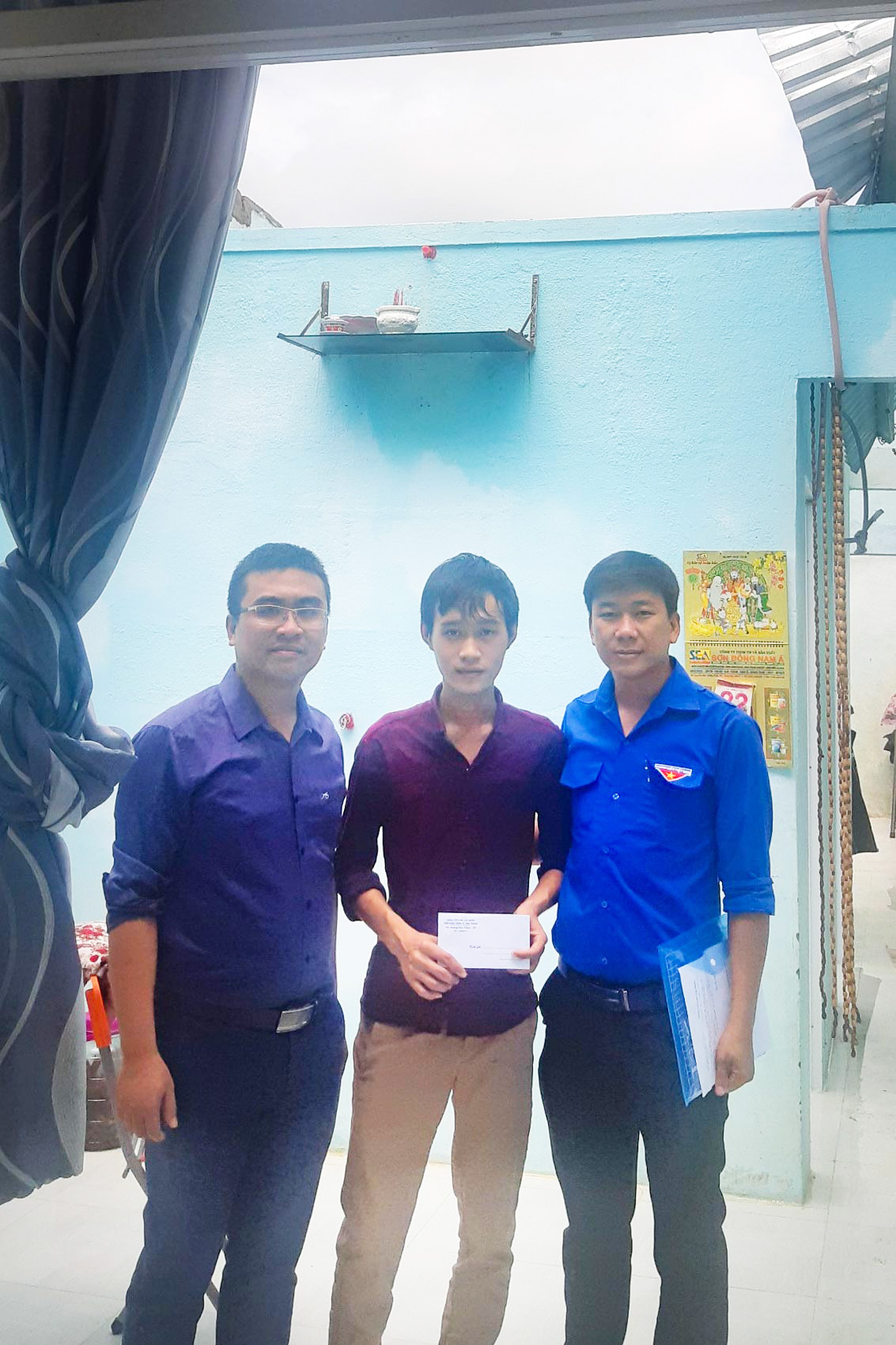 Trao hỗ trợ cho gia đình anh Trần Văn Vinh