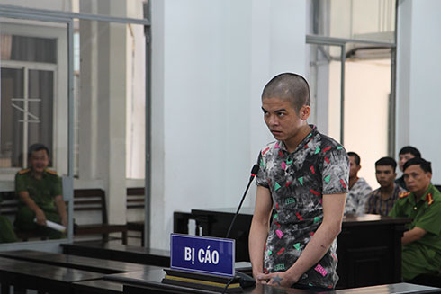 Đang đứng xem đánh nhau thì… bị chém!