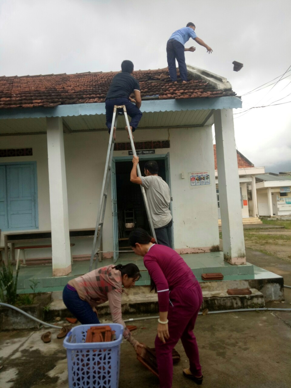 Các trường khắc phục thiệt hại do bão