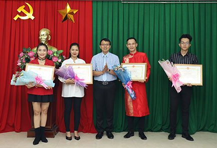 Tuyên dương các nghệ sĩ đạt thành tích cao