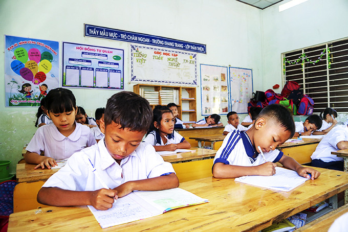 Một lớp học tại Trường Tiểu học Khánh Bình (huyện khánh Vĩnh).